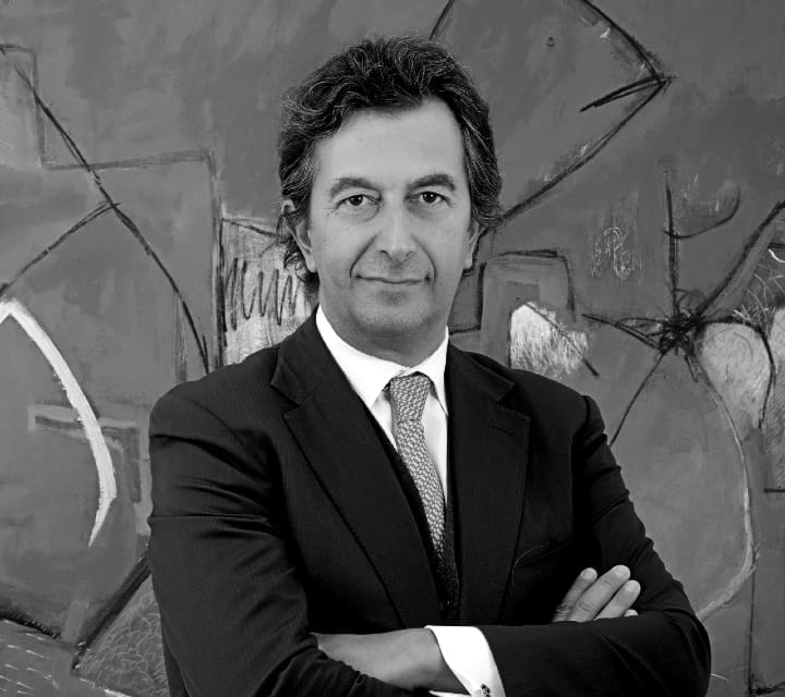 Luigi Belluzzo in giacca e cravatta racconta il valore della legacy all'interno della pianificazione patrimoniale
