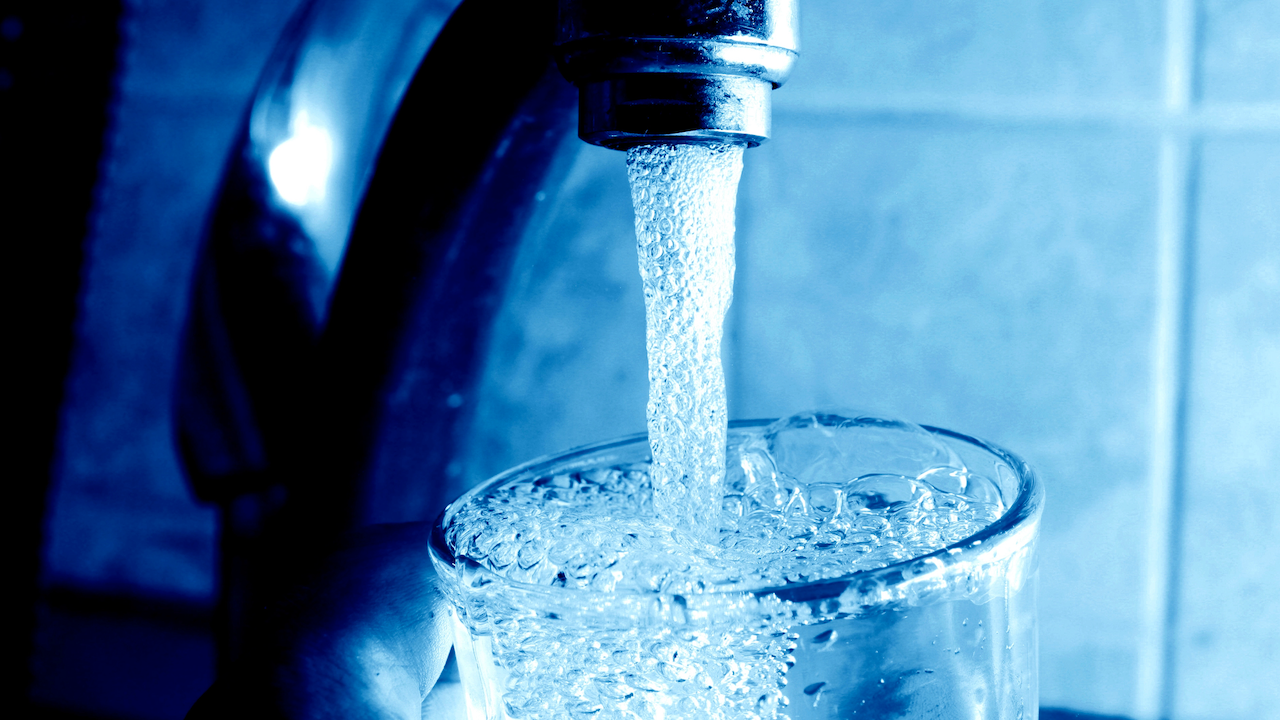 accesso-acqua-rischi-per-salute-opportunita-investimento
