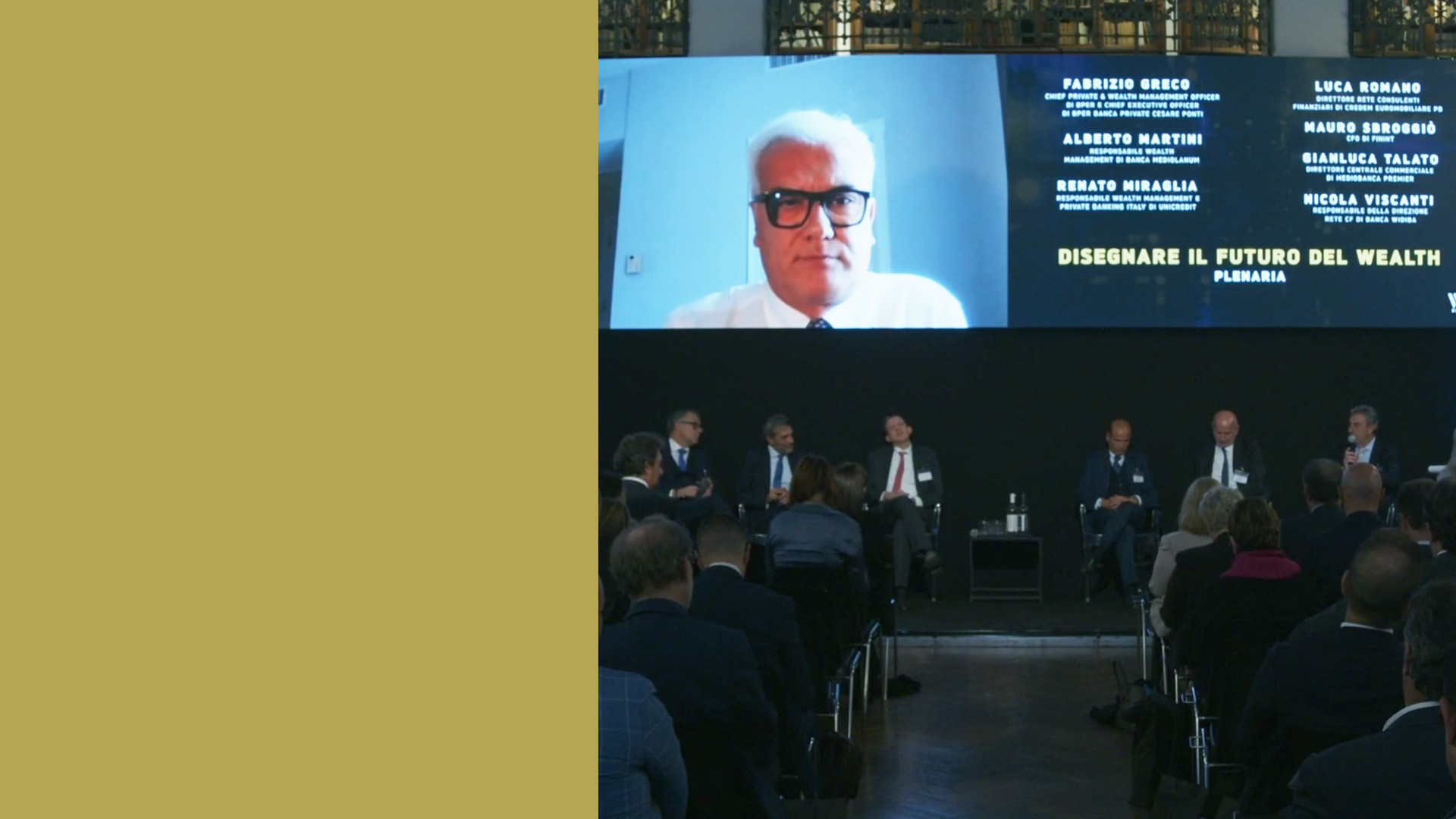 Un panel di conferenza con sei uomini seduti sul palco discute di "Progettare il futuro della ricchezza" e del suo impatto sulla gestione patrimoniale. Un grande schermo mostra un uomo con gli occhiali che parla da remoto, mentre i partecipanti sono seduti tra il pubblico, assorbendo avidamente le intuizioni.