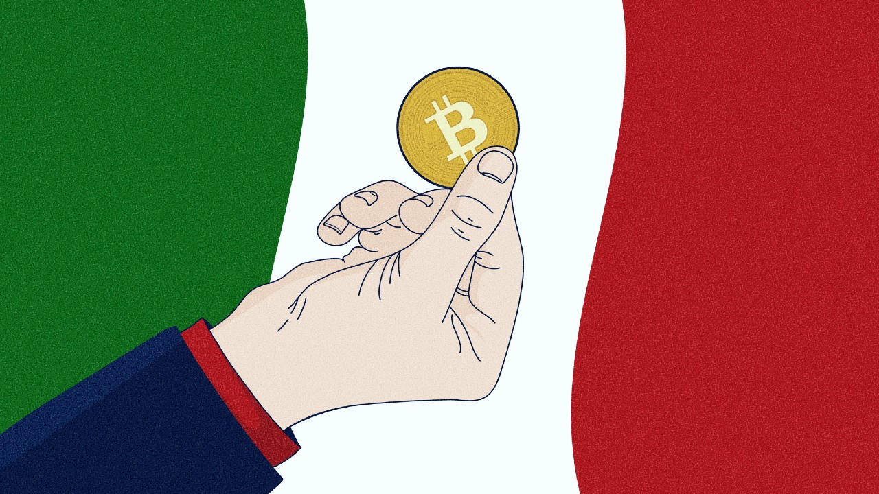 Illustrazione di una mano che tiene una moneta Bitcoin su uno sfondo con colori che ricordano la bandiera italiana: verde a sinistra, bianco al centro e rosso a destra.