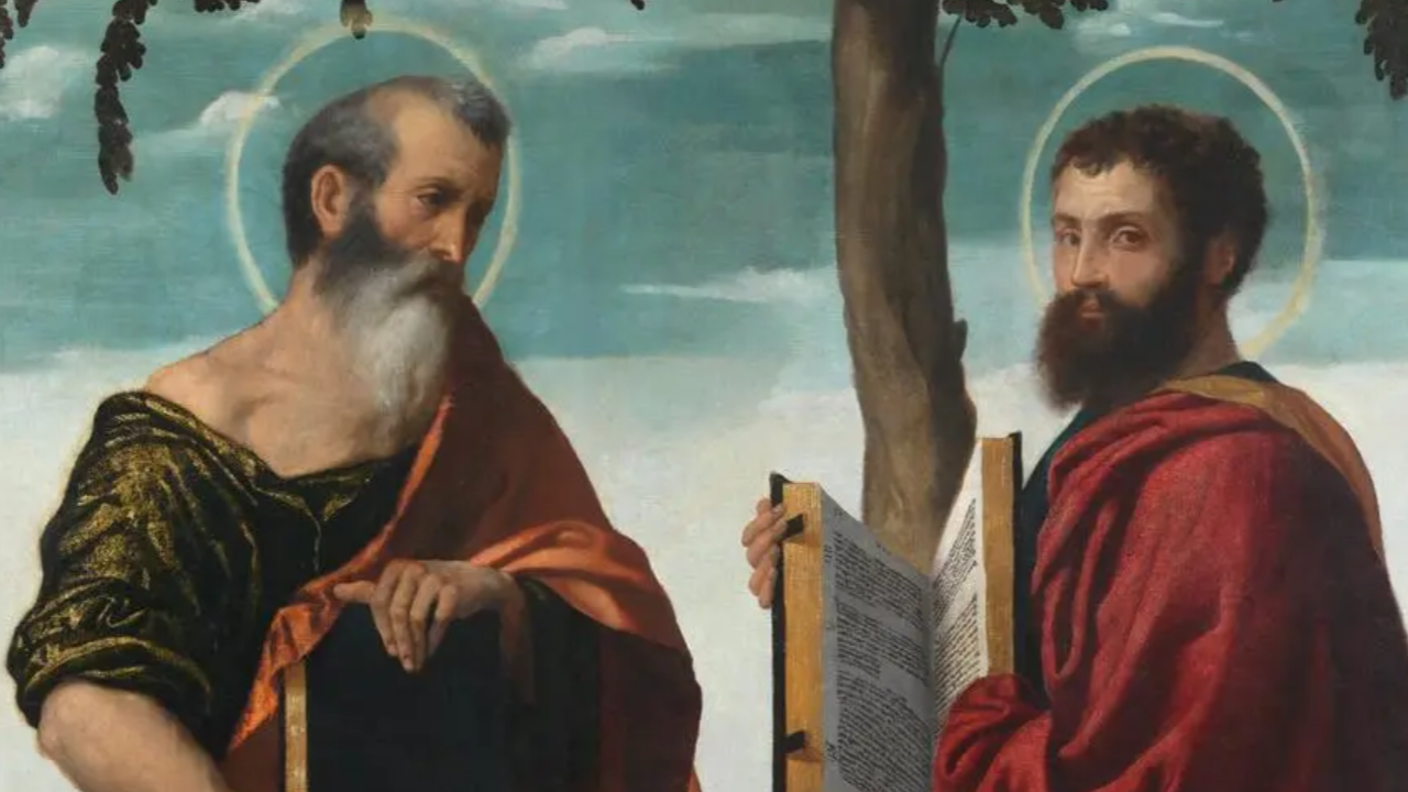 Due uomini barbuti con aureole siedono sotto un albero in un dipinto classico. Uno tiene un libro, indossando una tunica rossa; l'altro indossa un indumento con accenti dorati. Il cielo è blu con nuvole sullo sfondo.