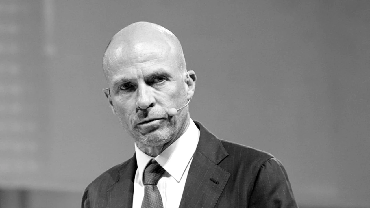 Foto in B/N di Andrea Ghidoni, responsabile rete e coordinamento commerciale di Fideuram-Ispb, intervistato al SdR25 sul lavoro del private banker e sulle strategie messe in atto dalla banca per crescere.