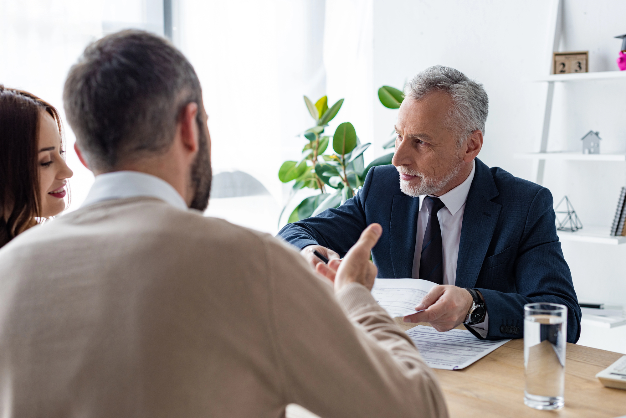Il consulente finanziario è in grado di analizzare e suggerire il miglior prestito per il richiedente