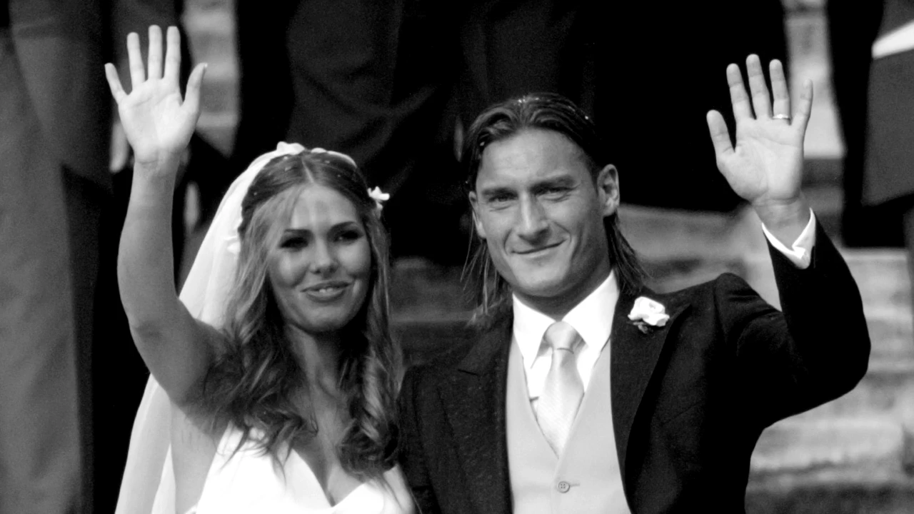 Immagine di Francesco Totti e Ilary Blasi al matrimonio, da collegare all’articolo “Rolex Totti-Blasi: cosa dice la legge sulle donazioni tra coniugi”