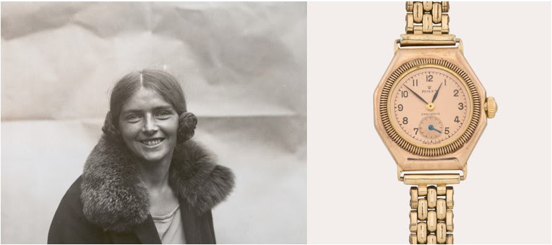 A sinistra si trova la foto in bianco e nero di una donna sorridente con un cappotto di pelliccia, a destra un orologio da polso vintage in oro con catena su uno sfondo semplice.
