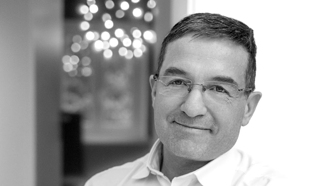 Foto in bianco e nero di Paolo Guida, partner di Eureka e investitore seriale in search fund