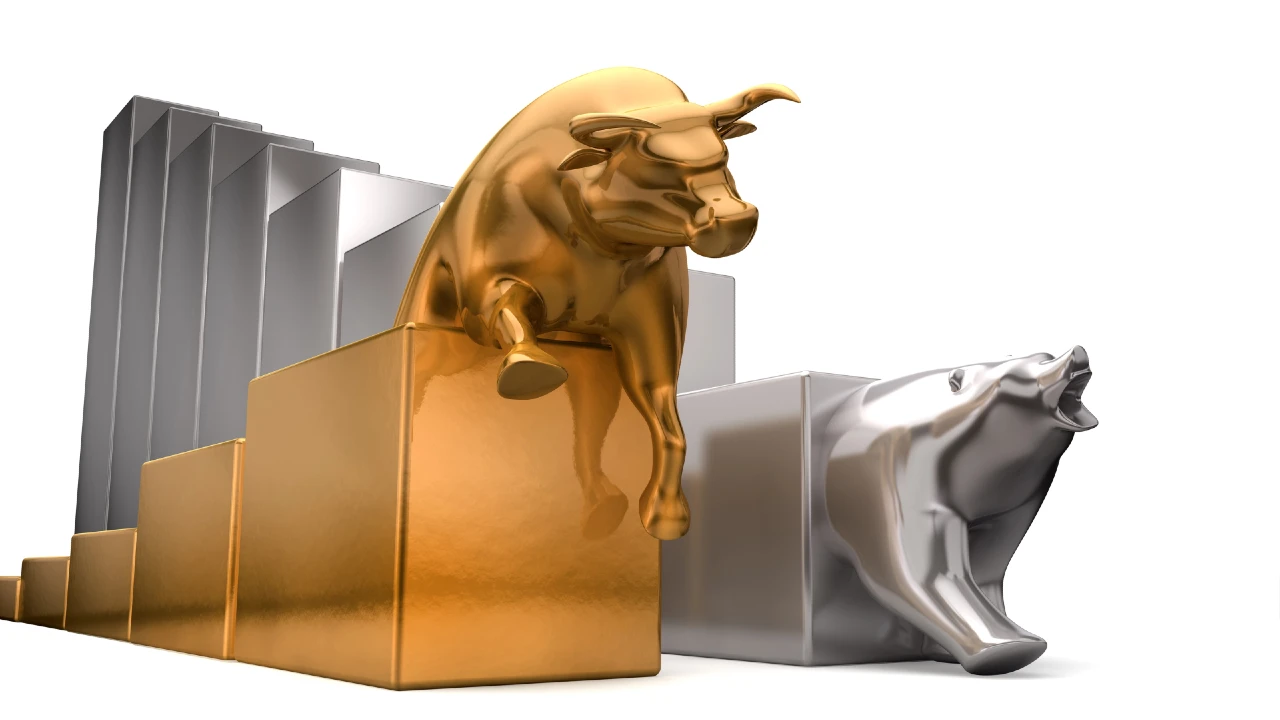 Toro dorato che avanza su blocchi di capitale accanto a un orso argentato, simbolo della crescita della finanza alternativa e della raccolta per le PMI
