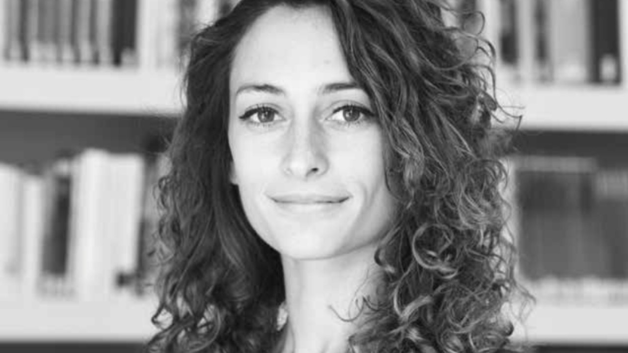 Foto in bianco e nero di Valeria Amata Giannella, RTD-A del Politecnico di Milano, in merito al pezzo “Donne e finanza: quando l’eredità diventa potere”.