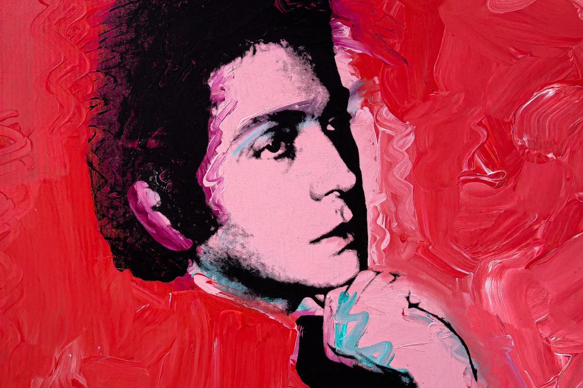 Ritratto stilizzato di una persona con i capelli scuri e un'espressione pensierosa, che appoggia il mento sulla mano, su un vivace sfondo rosso e rosa. L'opera d'arte utilizza pennellate audaci ed espressive.