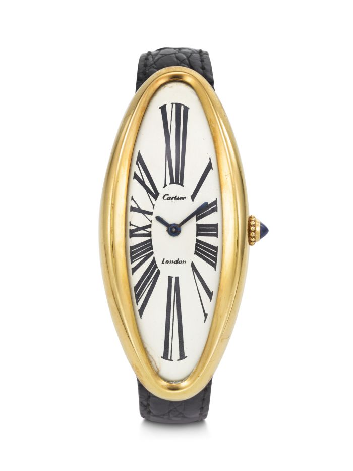 Orologio Cartier London ovale con cassa dorata, quadrante bianco con numeri romani neri e cinturino in pelle nera.