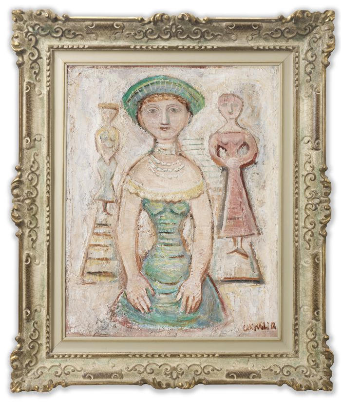 Dipinto con cornice dorata raffigurante una donna con abito verde e cappello, affiancata da due figure stilizzate.