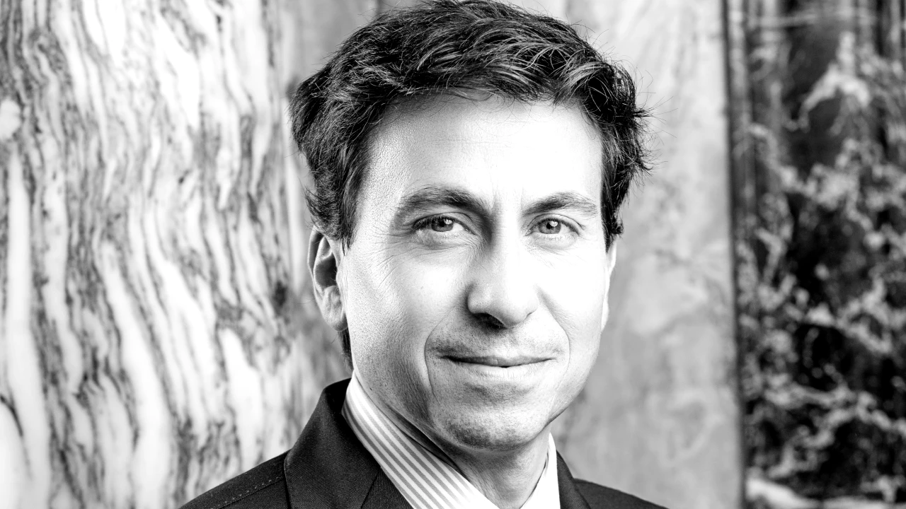 Foto in bianco e nero di Maurilio Maria Pace, direttore generale di Kairos Partners sgr