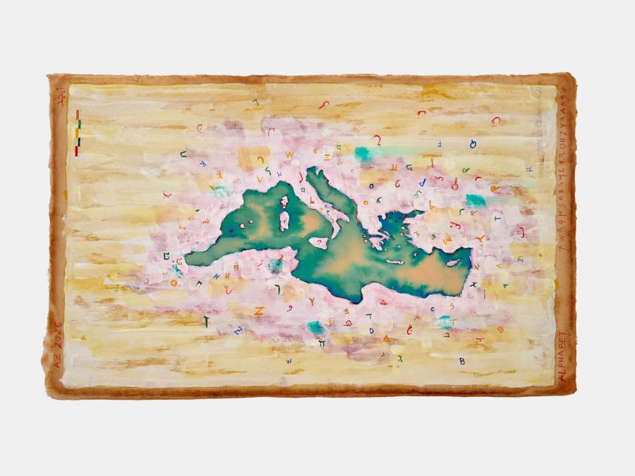 Mappa acquerellata del Mediterraneo con lettere colorate sparse su sfondo giallo e rosa.