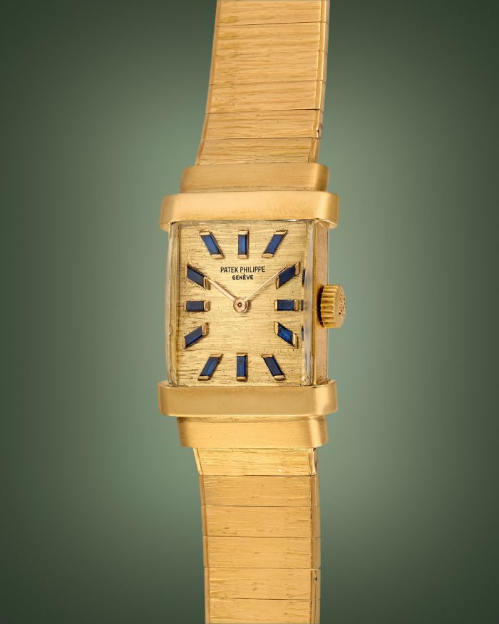 Orologio Patek Philippe in oro giallo con quadrante testurizzato e indici blu.