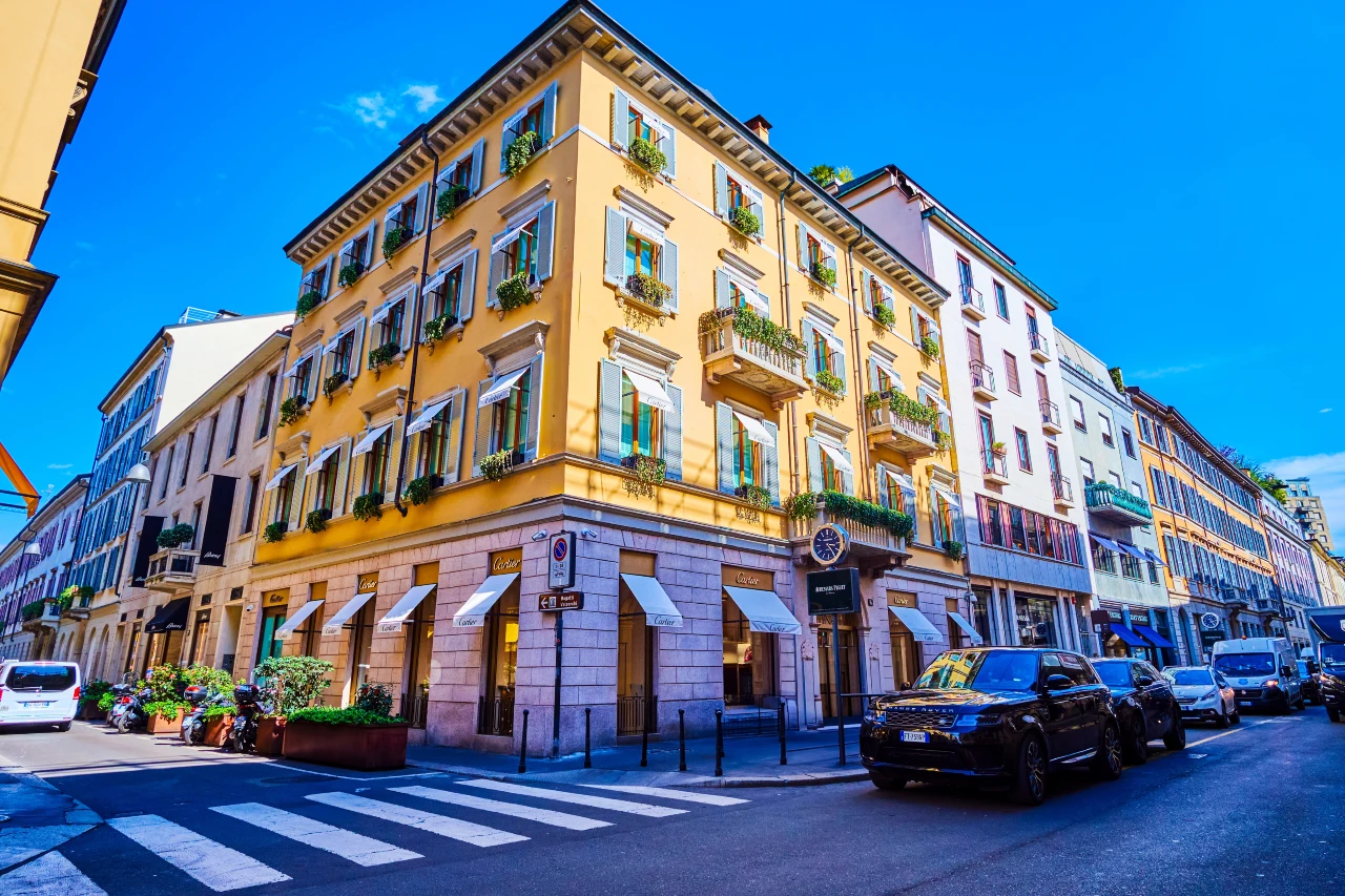 Immobile in via Montenapoleone a Milano.