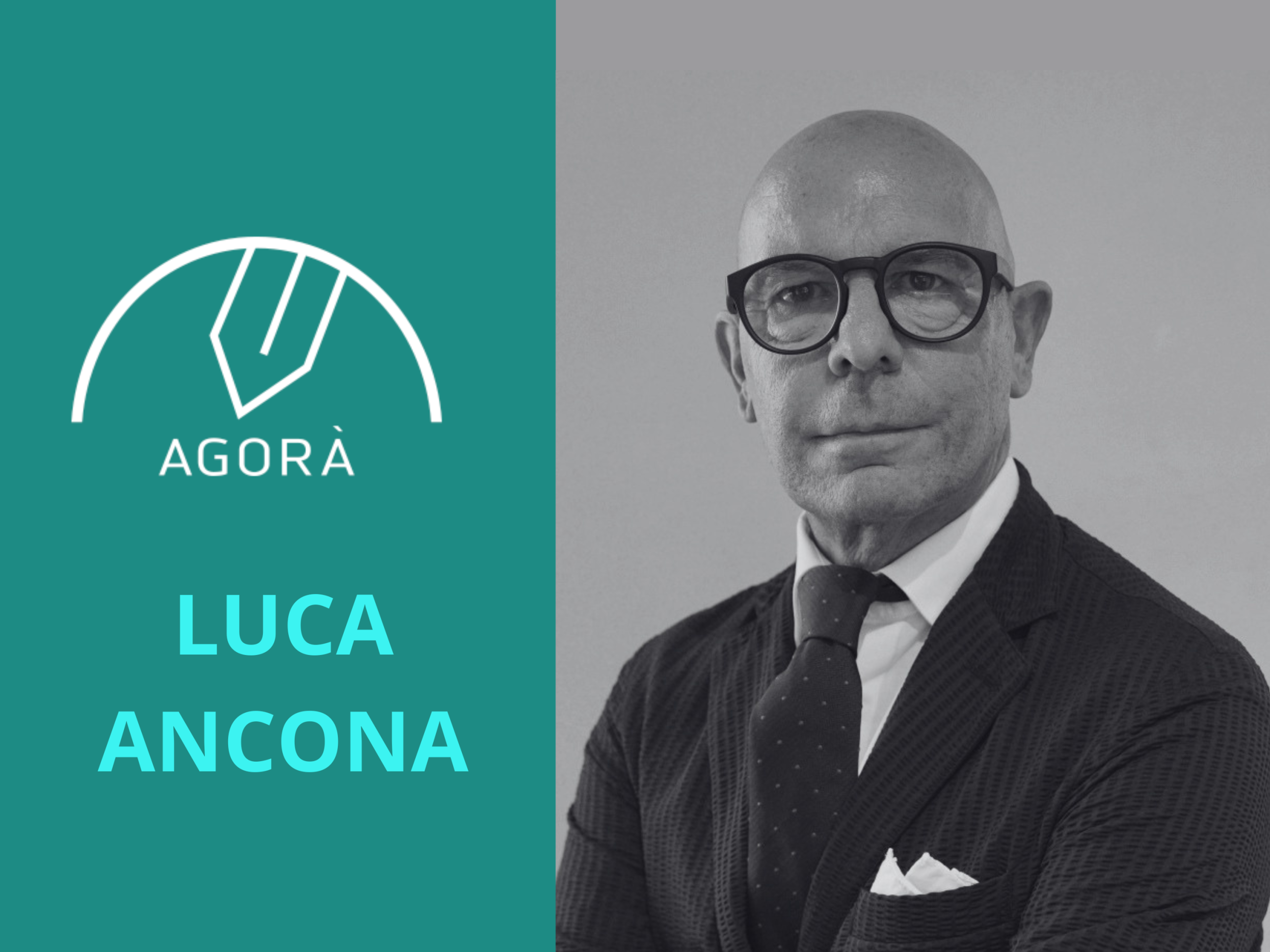 Uomo con occhiali, giacca, cravatta e fazzoletto. Logo "AGORÀ" e nome "LUCA ANCONA".