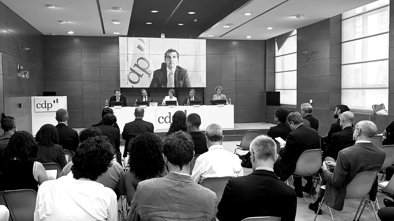 Nella foto: Andrea Nuzzi, Direttore Business di CDP, Giovanni Bossi, Amministratore Delegato di Cherry Bank, Roberto Brazzale, Titolare di Brazzale SpA, Laura Gasparini, Chief Corporate & Investment Banking Officer di Cherry Bank e Vincenzo Paolo Carbonara, Responsabile Finanza per la Crescita di CDP.