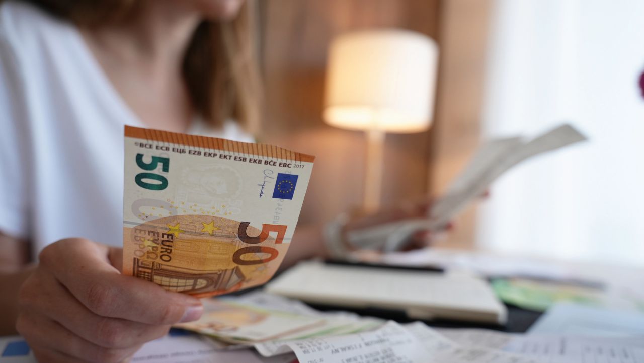 Come gestire i soldi nel 2026, in mezzo al caro vita e alle bollette