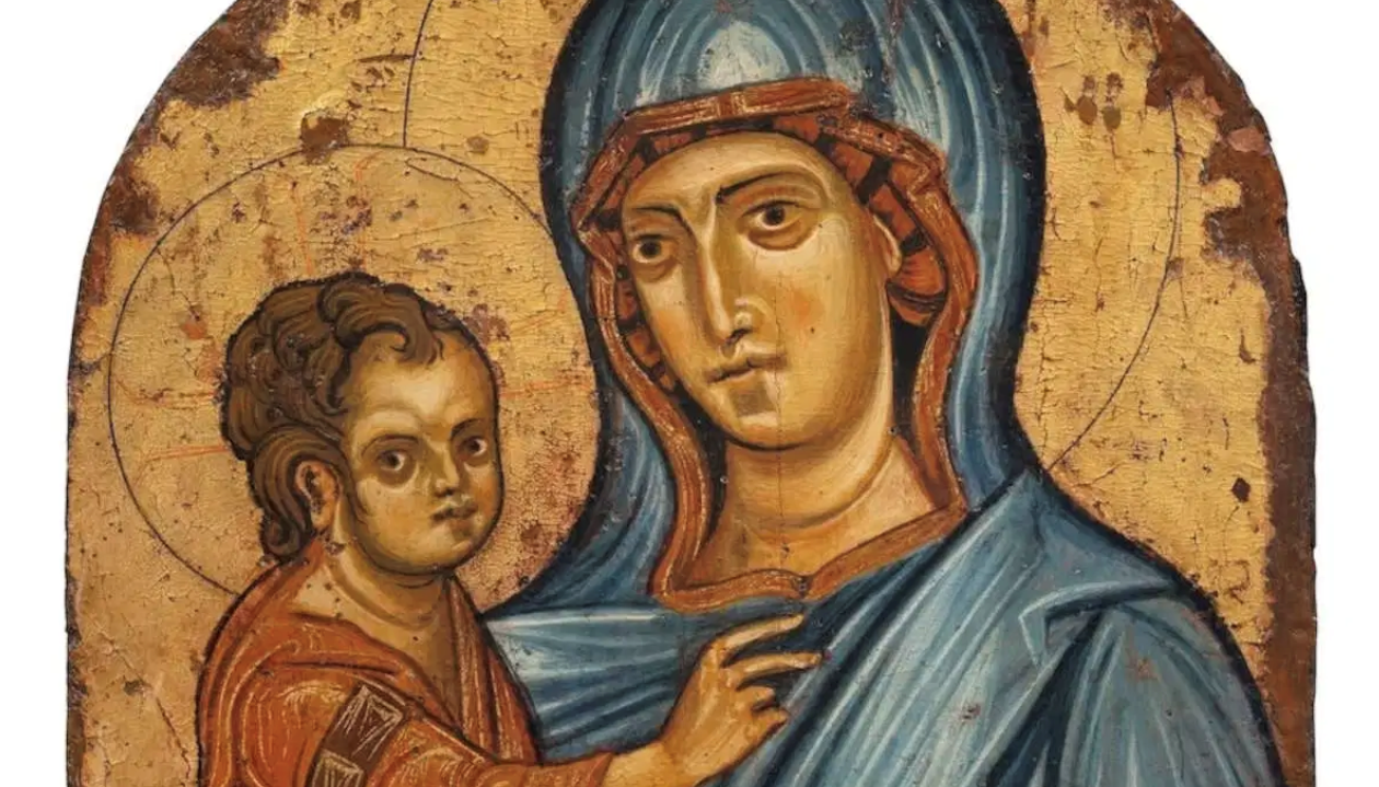 Icona bizantina: Madonna con Bambino, volto sereno, sfondo dorato screpolato.