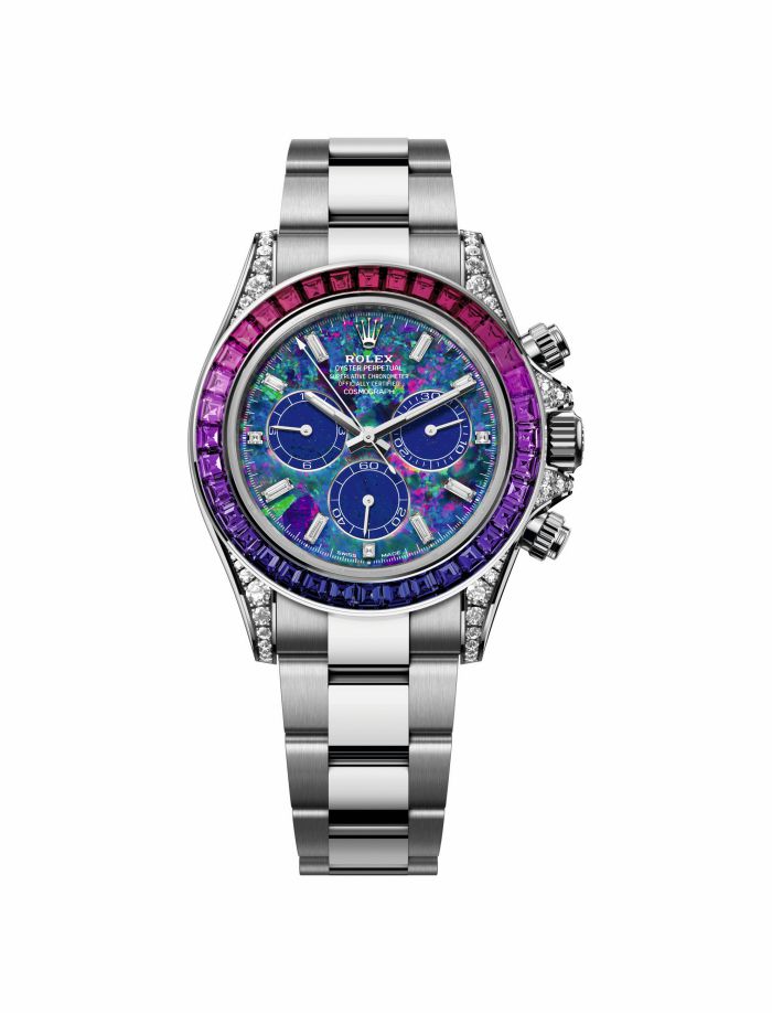 Orologio Rolex Daytona con lunetta in zaffiri e diamanti, quadrante opale e cinturino in acciaio.